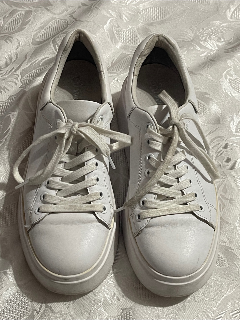 Wishbone Women’s Classic White Leather Low-Top Sneakers